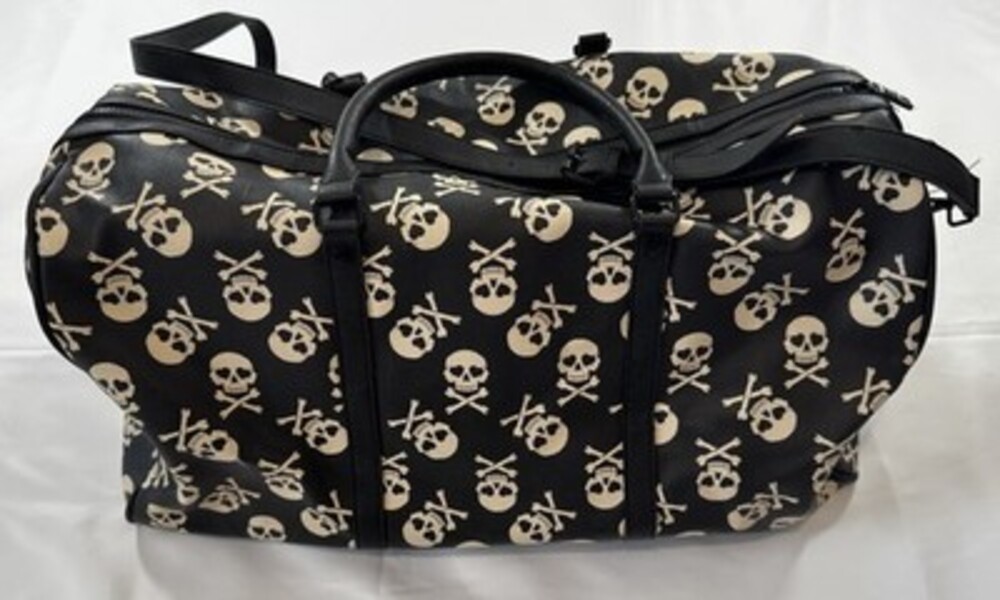Betsy Johnson Skull & cross bones duffle bag large luggage travel crossbody - Picture 9 of 11